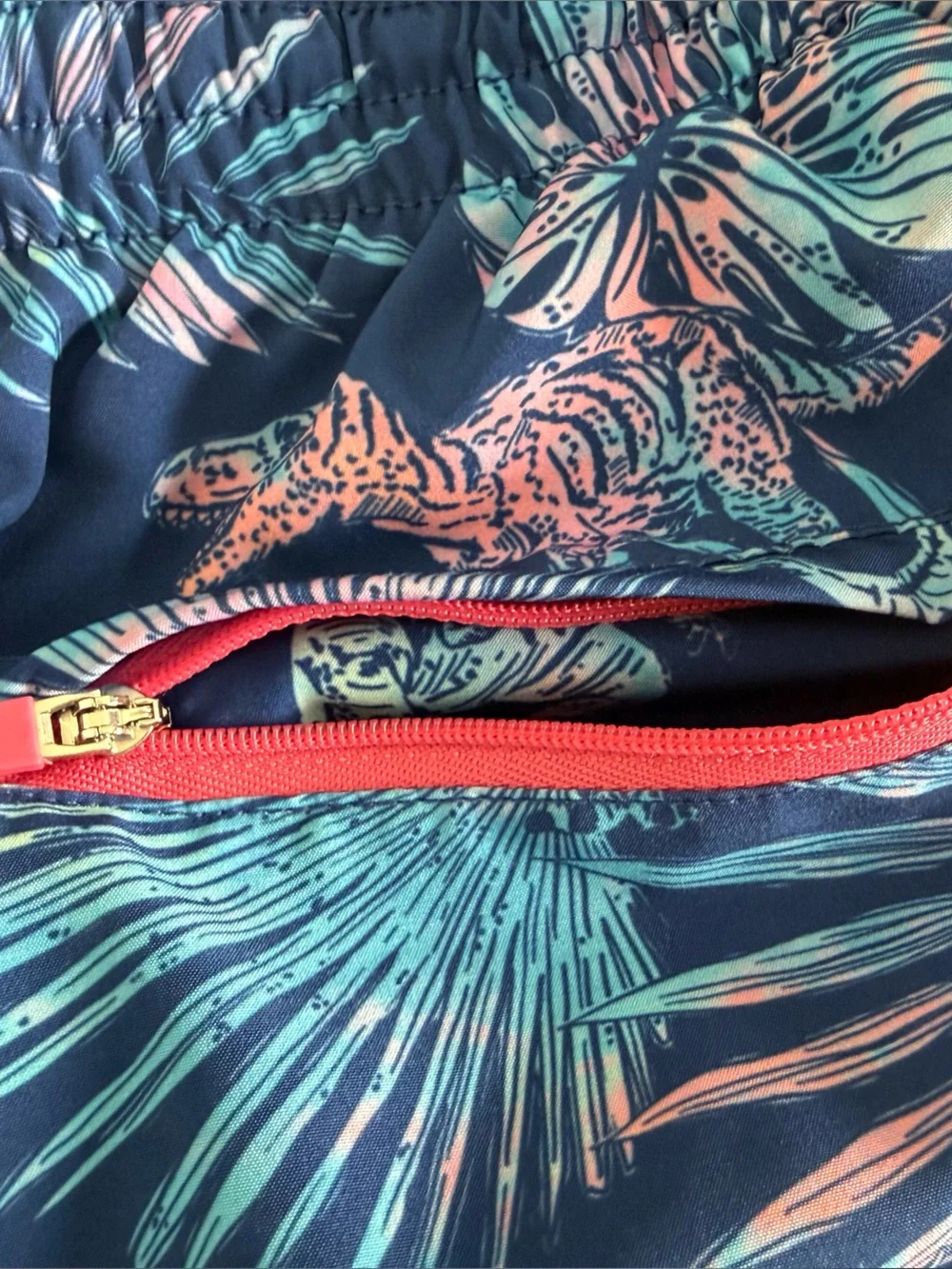 Chubbies Men’s Large 5.5” Swim Trunks Tropical Dinosaur Print